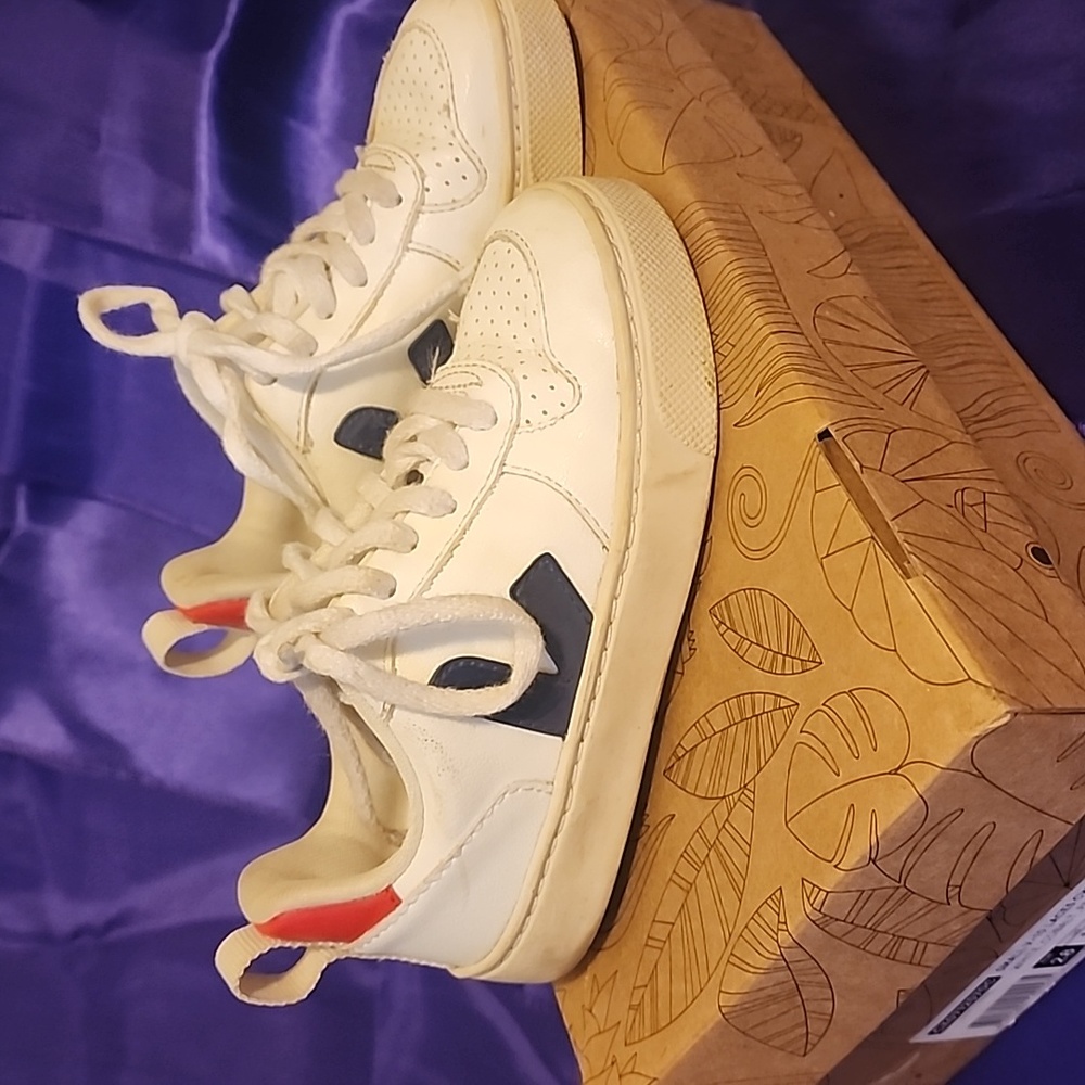 Sneakers,